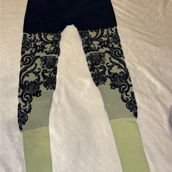 NUX Olive Green Leggings w/ Black detail Size M – New w/o Tag - Picture 3 of 8